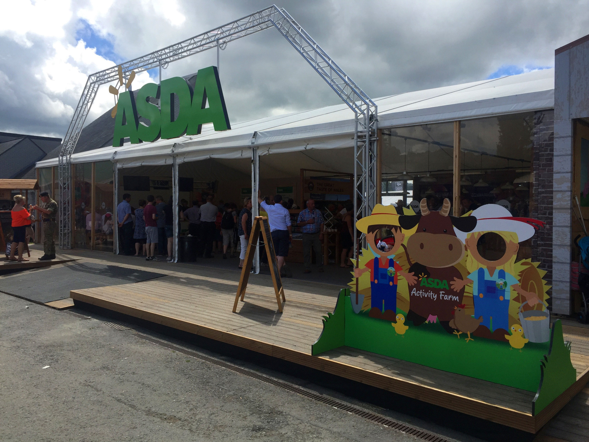 asda-outdoor-event-stand